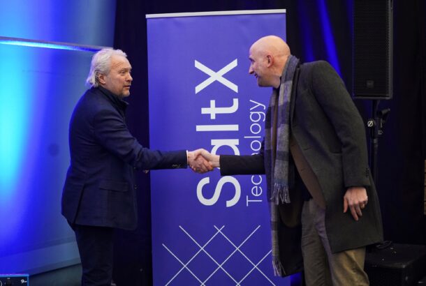 SaltX CEO, Carl-Johan Linér and Per Andersson, Head of the LeadIT Secretariat, shake hands at the announcement that SaltX have joined LeadIT