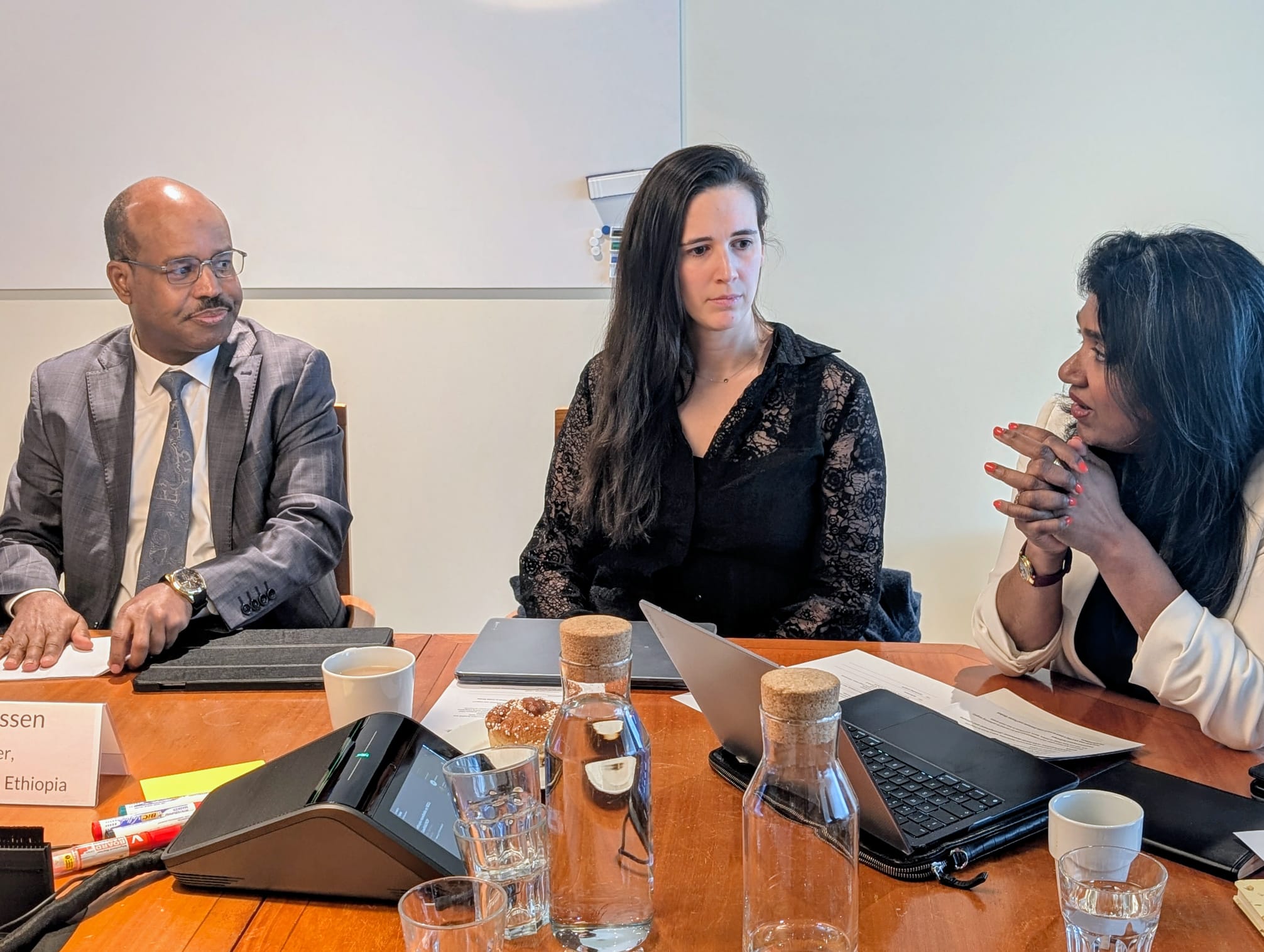 Minister Hassan Mohammed; Nina Miller, Partnership Manager, SEI; Arati Davis, Business Co-Development Lead, LeadIT. Photo: Jane Birch/LeadIT